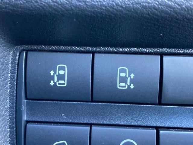 ��ȃX���C�h�h�A�͗����d���ŊJ���߉\�ł��I�^�]�Ȃɂ��邱����̃{�^�����������ł��܂��I