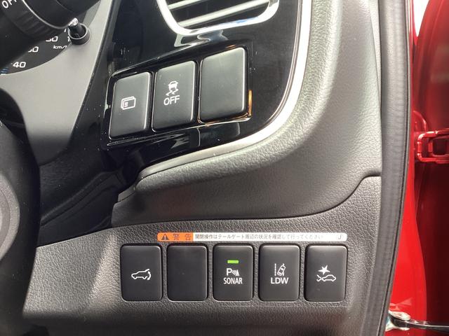 アウトランダーＰＨＥＶ Ｇプラスパッケージ　ワンオーナー　スマホ連携ナビ　電動シート　全周囲カメラ　ＥＴＣ２．０　ドラレコ前後　レーダークルーズコントロール　衝突被害軽減ブレーキ　後側方車両検知警報システム　電動リヤゲート　ＡＣ１５００Ｗ（8枚目）