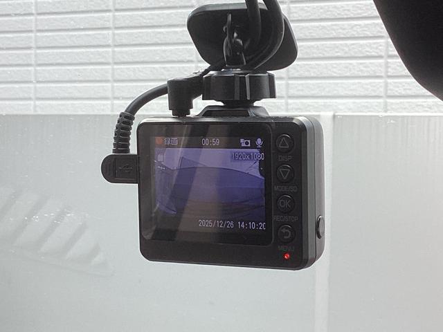 アウトランダーＰＨＥＶ Ｇプラスパッケージ　ワンオーナー　スマホ連携ナビ　電動シート　全周囲カメラ　ＥＴＣ２．０　ドラレコ前後　レーダークルーズコントロール　衝突被害軽減ブレーキ　後側方車両検知警報システム　電動リヤゲート　ＡＣ１５００Ｗ（11枚目）