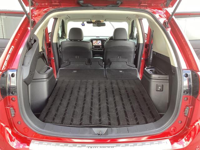 アウトランダーＰＨＥＶ Ｇプラスパッケージ　ワンオーナー　スマホ連携ナビ　電動シート　全周囲カメラ　ＥＴＣ２．０　ドラレコ前後　レーダークルーズコントロール　衝突被害軽減ブレーキ　後側方車両検知警報システム　電動リヤゲート　ＡＣ１５００Ｗ（25枚目）