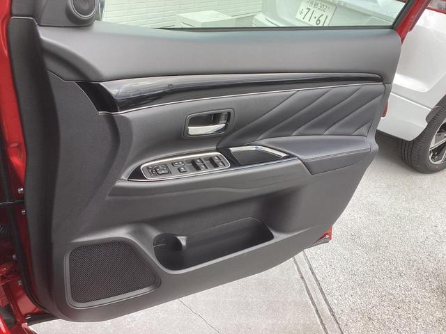 アウトランダーＰＨＥＶ Ｇプラスパッケージ　ワンオーナー　スマホ連携ナビ　電動シート　全周囲カメラ　ＥＴＣ２．０　ドラレコ前後　レーダークルーズコントロール　衝突被害軽減ブレーキ　後側方車両検知警報システム　電動リヤゲート　ＡＣ１５００Ｗ（57枚目）