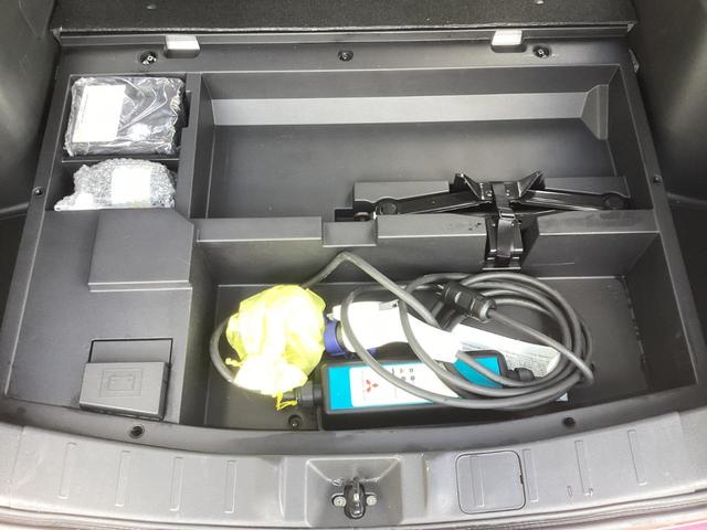 アウトランダーＰＨＥＶ Ｇプラスパッケージ　ワンオーナー　スマホ連携ナビ　電動シート　全周囲カメラ　ＥＴＣ２．０　ドラレコ前後　レーダークルーズコントロール　衝突被害軽減ブレーキ　後側方車両検知警報システム　電動リヤゲート　ＡＣ１５００Ｗ（67枚目）