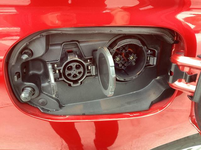 アウトランダーＰＨＥＶ Ｇプラスパッケージ　ワンオーナー　スマホ連携ナビ　電動シート　全周囲カメラ　ＥＴＣ２．０　ドラレコ前後　レーダークルーズコントロール　衝突被害軽減ブレーキ　後側方車両検知警報システム　電動リヤゲート　ＡＣ１５００Ｗ（73枚目）