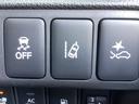 【車線逸脱警報システム】運転者が意図せず走行車線から逸脱しそうな時、警報によって注意を促してくれる機能!その機能のオン、オフボタンです!