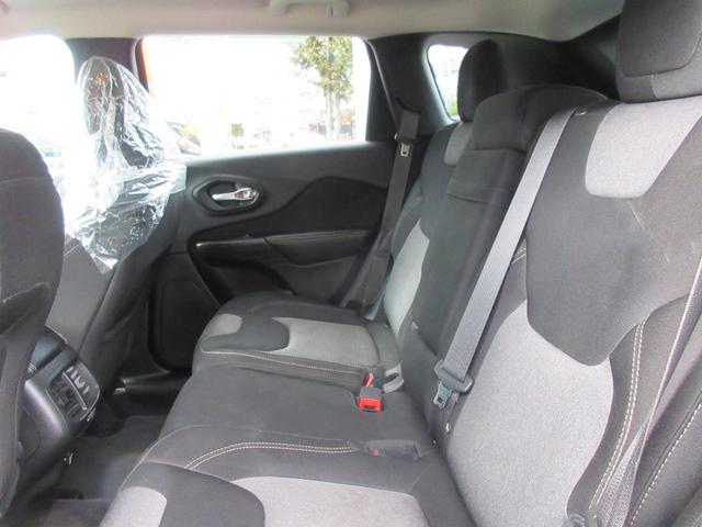 CHRYSLER JEEP JEEP CHEROKEE LONGITUDE