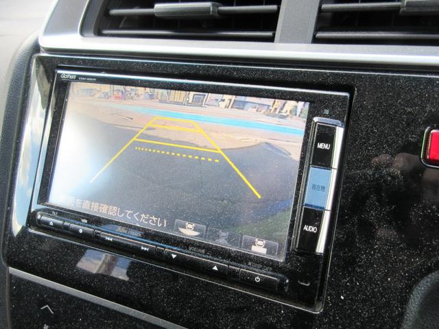 フィット １３Ｇ・Ｌパッケージ　純正ナビ　Ｂｌｕｅｔｏｏｔｈ　ドライブレコーダー　バックカメラ　ステアリングリモコン　ＨＩＤ　オートライト　ＥＴＣ　スマートキー（3枚目）