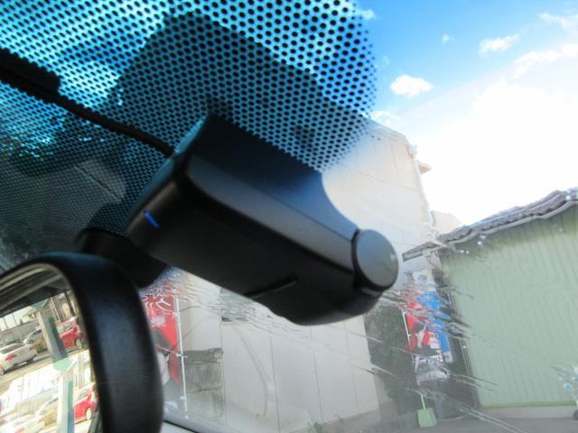 フィット １３Ｇ・Ｌパッケージ　純正ナビ　Ｂｌｕｅｔｏｏｔｈ　ドライブレコーダー　バックカメラ　ステアリングリモコン　ＨＩＤ　オートライト　ＥＴＣ　スマートキー（6枚目）