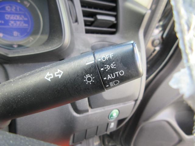 フィット １３Ｇ・Ｌパッケージ　純正ナビ　Ｂｌｕｅｔｏｏｔｈ　ドライブレコーダー　バックカメラ　ステアリングリモコン　ＨＩＤ　オートライト　ＥＴＣ　スマートキー（13枚目）