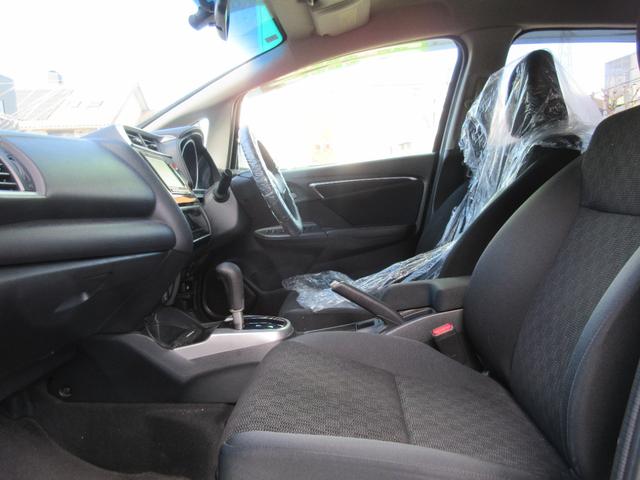 フィット １３Ｇ・Ｌパッケージ　純正ナビ　Ｂｌｕｅｔｏｏｔｈ　ドライブレコーダー　バックカメラ　ステアリングリモコン　ＨＩＤ　オートライト　ＥＴＣ　スマートキー（16枚目）