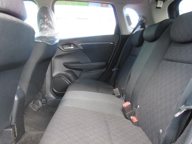 フィット １３Ｇ・Ｌパッケージ　純正ナビ　Ｂｌｕｅｔｏｏｔｈ　ドライブレコーダー　バックカメラ　ステアリングリモコン　ＨＩＤ　オートライト　ＥＴＣ　スマートキー（17枚目）