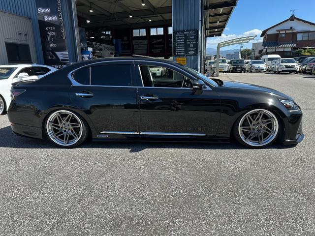 ＧＳ ＧＳ３００ｈ　バージョンＬ　黒革シート　サンルーフ　ワークジーストＳＴ３　２０インチＡＷ　ロームエアーエアサスキット　スキッパーエアロ（Ｓ）　エスプリエアロ（Ｆ）　Ｂカメラ　ＥＴＣ　マフラーカッター　Ｐトランク構造変更エアサス（4枚目）