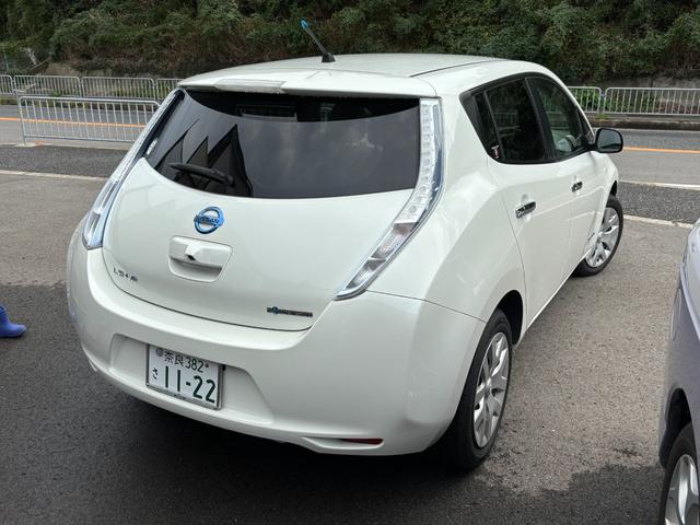 リーフ Ｘ　車検令和８年１月まで　８セグメント　アラウンドビューモニター（5枚目）