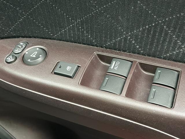 N-ONE プレミアム・Lパッケージ 純正ナビ TV CD/DVD バックカメラ ETC ステアリングリモコン ECON 横滑り防止 オートAC オートライト 電格ミラー パワーウィンドウ プッシュスタート スマートキー 1年保証(40枚目)