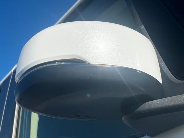 【雨の日も大丈夫】雨の日に傘をさしながら中古車選びは嫌ですよね。当店なら安心。電話予約をいただければ屋根下へ移動しておきます。雨でもじっくりご覧いただけます。