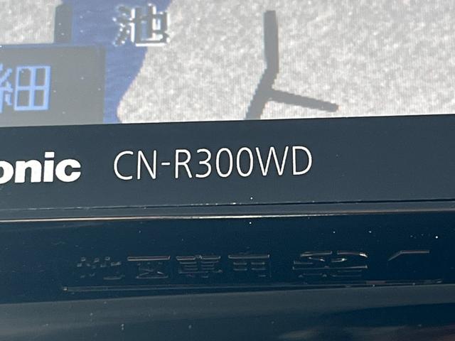 【純正ナビ】インテリアに溶け込むスタイリッシュな「専用設計」純正ナビを装備。視認性や操作性など基本性能にも優れ、より上質なカーライフをお楽しみいただけます。