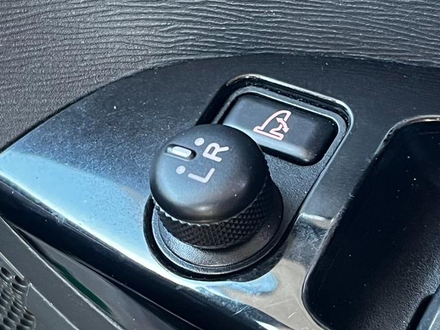 【電動格納ミラー】あって便利！スイッチ一つでミラーの開閉、左右高さ調整が出来ます♪ラットな荷室として使えます。日常・レジャーと大活躍ですね。