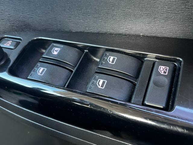 【パワーウインドウ】当然パワーウインドウ付いております。窓の開閉はボタン一つで楽々、必須装備ですね。