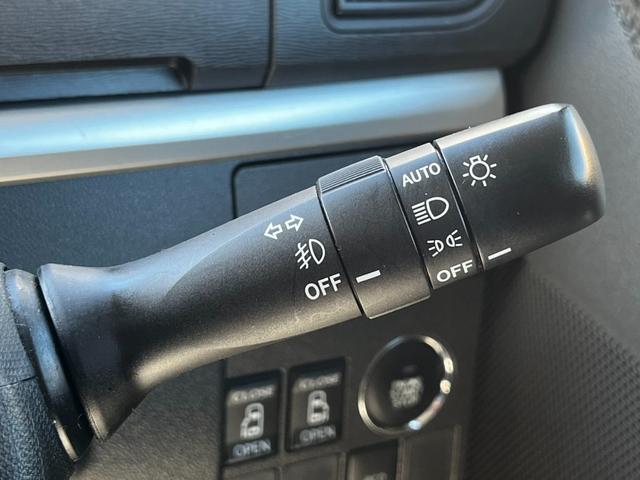 【インパネ周り】視界がよく運転しやすい設計となっております。インパネ周りもすっきりと洗練されたデザインで高級感が溢れています。日々のドライブを飽きさせません。