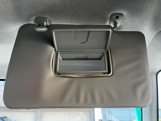 【バックカメラ】駐車が苦手な方でも安心してお乗りいただけます。リバース連動で画面が切り替わるのでとっても便利です。今や後方確認の必須アイテムですよね。