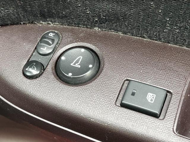 �y�p���[�E�C���h�E�z���R�p���[�E�C���h�E�t���Ă���܂��B���̊J�̓{�^����Ŋy�X�A�K�{�����ł��ˁB