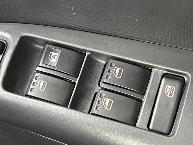 �y�p���[�E�C���h�E�z���R�p���[�E�C���h�E�t���Ă���܂��B���̊J�̓{�^����Ŋy�X�A�K�{�����ł��ˁB