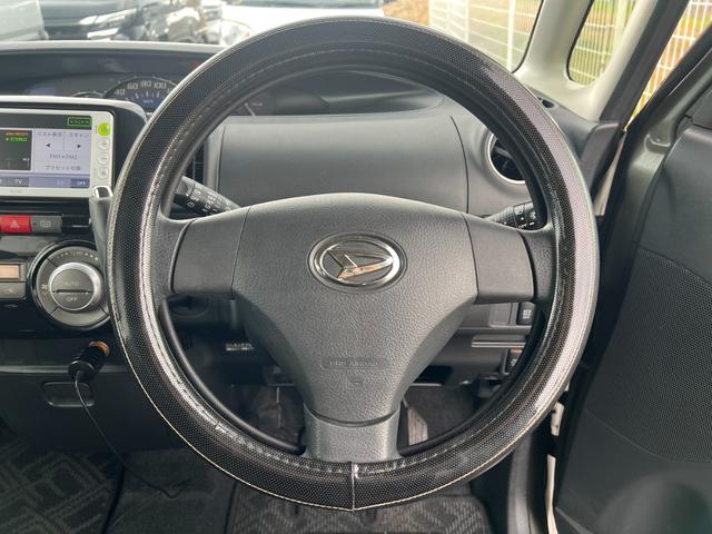 �y�����X�e�A�����O�z��ɂ����������݂ƂĂ��^�]���₷���n���h���ł��B�n���h�������������G���ǂ��t�B�b�g���܂��B