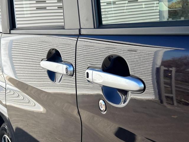 タント カスタムＸ　トップエディションＳＡＩＩ　カーナビ　Ｂｌｕｅｔｏｏｔｈ　両側電動スライドドア　バックカメラ　ＥＴＣ　フルセグ　ステアリングリモコン　衝突軽減ブレーキ　横滑り防止　ＥＣＯＮスイッチ　オートライト　オートエアコン　１年保証（17枚目）