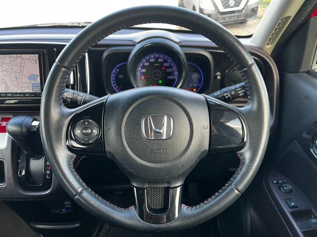 �y�����X�e�A�����O�z��ɂ����������݂ƂĂ��^�]���₷���n���h���ł��B�n���h�������������G���ǂ��t�B�b�g���܂��B