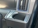 【カップフォルダー】運転席周りにはカップフォルダーや収納場所があり便利に使っていただけます♪