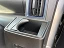 【カップフォルダー】運転席周りにはカップフォルダーや収納場所があり便利に使っていただけます♪