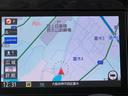 【バックカメラ】駐車が苦手な方でも安心してお乗りいただけます。リバース連動で画面が切り替わるのでとっても便利です。今や後方確認の必須アイテムですよね。