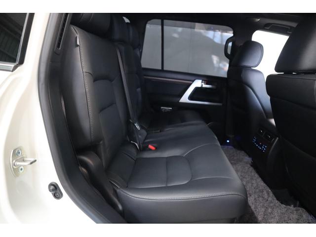 買い買うまん様 TOYOTA LAND CRUISER ZX | 2016 | PEARL WHITE | 29000 km