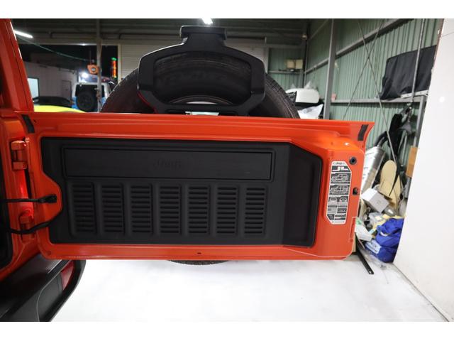 ジープ・ラングラーアンリミテッド サハラ ローンチエディション 18AWジオランダータイヤ2023年ブラックレザーシートナビTVFSBカメラアルパインサウンドクルコンETCシートヒータープッシュスタート(55枚目)