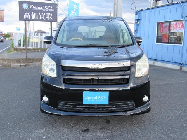 ノア Ｓ　Ｇエディション　タイヤ新　品交換／バッテリー交換／両側電動スライドドア／ＨＤＤナビＴＶバックカメラ／Ｂｌｕｅｔｏｏｔｈ／レザー調シートカバー／８人乗り／スマートキー／禁煙車（10枚目）