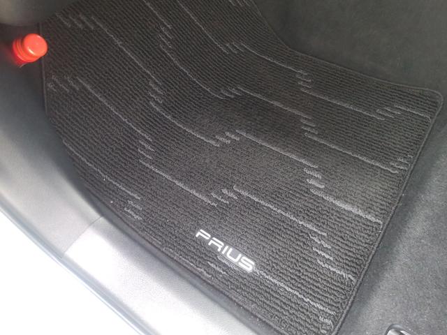 プリウス A ETC バックカメラ ナビ TV クリアランスソナー オートクルーズコントロール レーンアシスト パークアシスト 衝突被害軽減システム アルミホイール オートマチックハイビーム オートライト(29枚目)