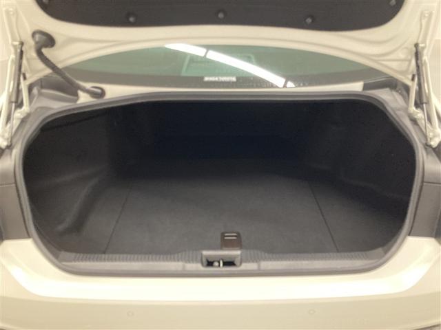 クラウンハイブリッド ＲＳ　リミテッド　革シート　サンルーフ　フルセグ　メモリーナビ　ＤＶＤ再生　ミュージックプレイヤー接続可　バックカメラ　衝突被害軽減システム　ＥＴＣ　ＬＥＤヘッドランプ（10枚目）