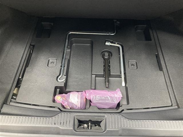 クラウンハイブリッド ＲＳ　リミテッド　革シート　サンルーフ　フルセグ　メモリーナビ　ＤＶＤ再生　ミュージックプレイヤー接続可　バックカメラ　衝突被害軽減システム　ＥＴＣ　ＬＥＤヘッドランプ（11枚目）