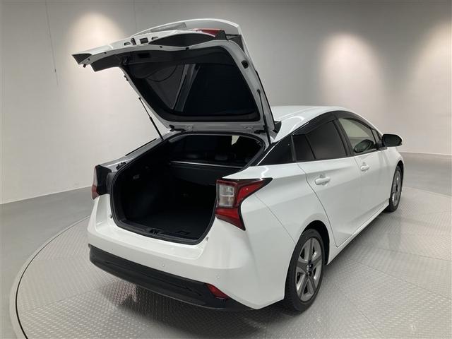 プリウス Ｓツーリングセレクション　フルセグ　メモリーナビ　ＤＶＤ再生　ミュージックプレイヤー接続可　バックカメラ　衝突被害軽減システム　ＥＴＣ　ＬＥＤヘッドランプ　ワンオーナー（8枚目）