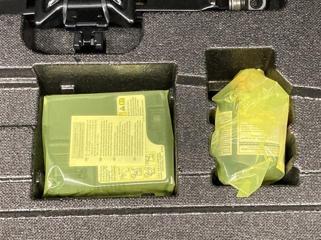 プリウス Ｓツーリングセレクション　フルセグ　メモリーナビ　ＤＶＤ再生　ミュージックプレイヤー接続可　バックカメラ　衝突被害軽減システム　ＥＴＣ　ＬＥＤヘッドランプ　ワンオーナー（11枚目）