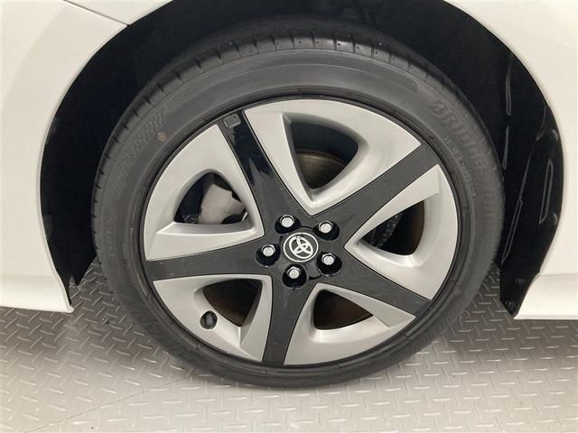 プリウス Ｓツーリングセレクション　フルセグ　メモリーナビ　ＤＶＤ再生　ミュージックプレイヤー接続可　バックカメラ　衝突被害軽減システム　ＥＴＣ　ＬＥＤヘッドランプ　ワンオーナー（30枚目）