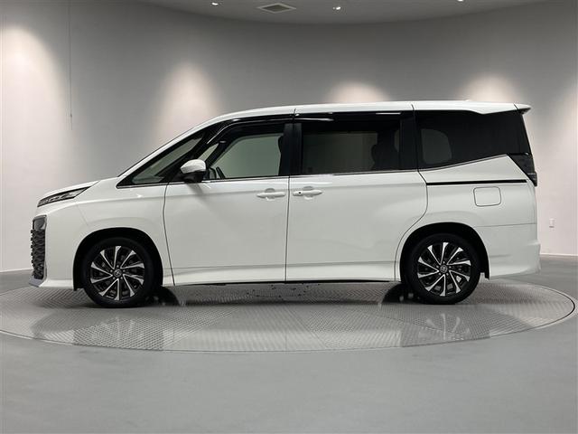 ヴォクシー Ｓ－Ｚ　ＤＶＤ再生　ミュージックプレイヤー接続可　後席モニター　バックカメラ　衝突被害軽減システム　ＥＴＣ　両側電動スライド　ＬＥＤヘッドランプ　乗車定員７人　３列シート　ワンオーナー（5枚目）