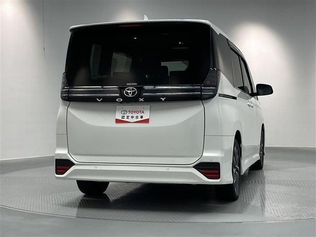 ヴォクシー Ｓ－Ｚ　ＤＶＤ再生　ミュージックプレイヤー接続可　後席モニター　バックカメラ　衝突被害軽減システム　ＥＴＣ　両側電動スライド　ＬＥＤヘッドランプ　乗車定員７人　３列シート　ワンオーナー（6枚目）