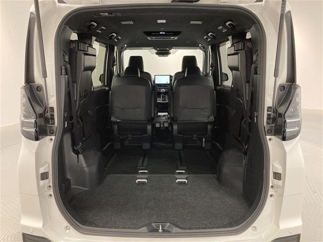 ヴォクシー Ｓ－Ｚ　ＤＶＤ再生　ミュージックプレイヤー接続可　後席モニター　バックカメラ　衝突被害軽減システム　ＥＴＣ　両側電動スライド　ＬＥＤヘッドランプ　乗車定員７人　３列シート　ワンオーナー（8枚目）