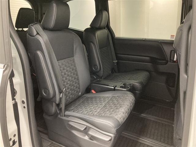 ヴォクシー Ｓ－Ｚ　ＤＶＤ再生　ミュージックプレイヤー接続可　後席モニター　バックカメラ　衝突被害軽減システム　ＥＴＣ　両側電動スライド　ＬＥＤヘッドランプ　乗車定員７人　３列シート　ワンオーナー（11枚目）