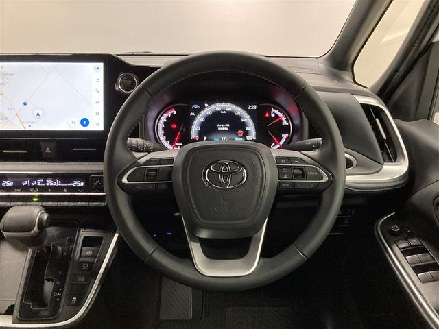 ヴォクシー Ｓ－Ｚ　ＤＶＤ再生　ミュージックプレイヤー接続可　後席モニター　バックカメラ　衝突被害軽減システム　ＥＴＣ　両側電動スライド　ＬＥＤヘッドランプ　乗車定員７人　３列シート　ワンオーナー（13枚目）