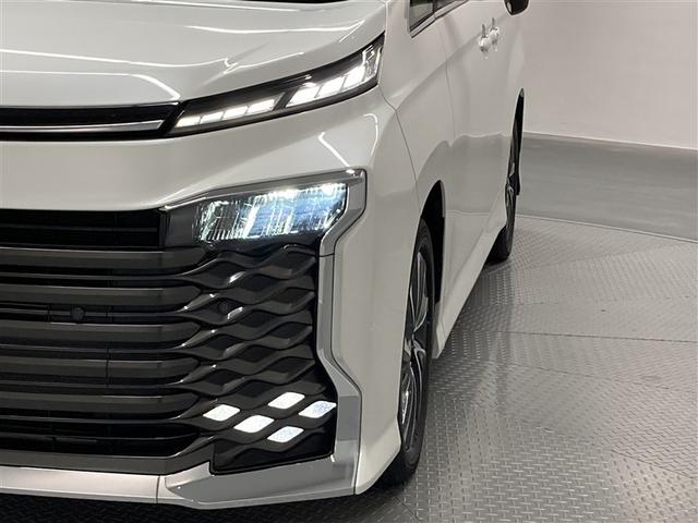 ヴォクシー Ｓ－Ｚ　ＤＶＤ再生　ミュージックプレイヤー接続可　後席モニター　バックカメラ　衝突被害軽減システム　ＥＴＣ　両側電動スライド　ＬＥＤヘッドランプ　乗車定員７人　３列シート　ワンオーナー（34枚目）