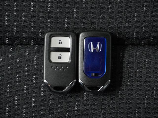 フィットハイブリッド Lパッケージ 衝突被害軽減システム/純正ナビゲーション/バックカメラ/音楽CD再生/オートエアコン/LEDヘッドライト/クルーズコントロール/ETC/スマートキー/盗難防止装置/横滑り制御装置/オートライト/ETC(17枚目)