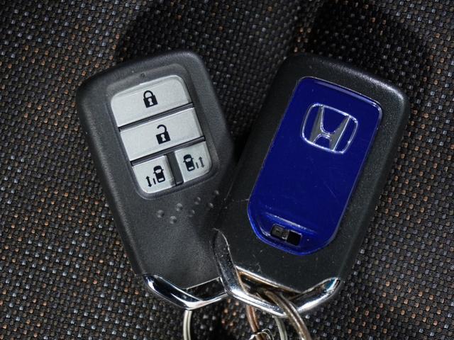 フリード+ハイブリッド ハイブリッド・クロスターホンダセンシング 1オ-ナ-ナビDレコRカメETC両電扉BT地デジ アダプティブクルーズコントロール Bluetooth シートヒーター 左側オートサイドステップ DVD 15インチ純正アルミホイール 禁煙車(21枚目)