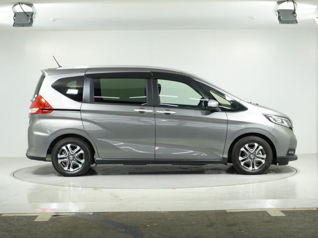 フリード+ハイブリッド ハイブリッド・クロスターホンダセンシング 1オ-ナ-ナビDレコRカメETC両電扉BT地デジ アダプティブクルーズコントロール Bluetooth シートヒーター 左側オートサイドステップ DVD 15インチ純正アルミホイール 禁煙車(28枚目)