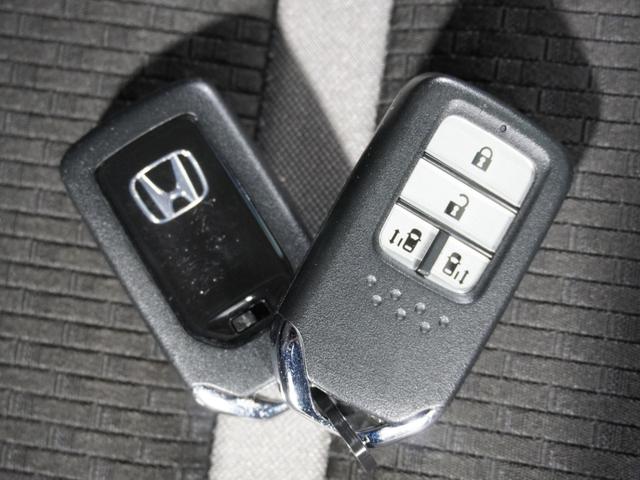 ステップワゴンスパーダ スパーダ・クールスピリットホンダセンシング　１オ－ナ－ナビＲカメＥＴＣ両電扉パドルシフト　アダプティブクルーズコントロール　Ｂｌｕｅｔｏｏｔｈ　シートヒーター　１５インチ純正アルミホイール　スペアキー有　禁煙車　２列目ウォークスルー　フルセグ（17枚目）